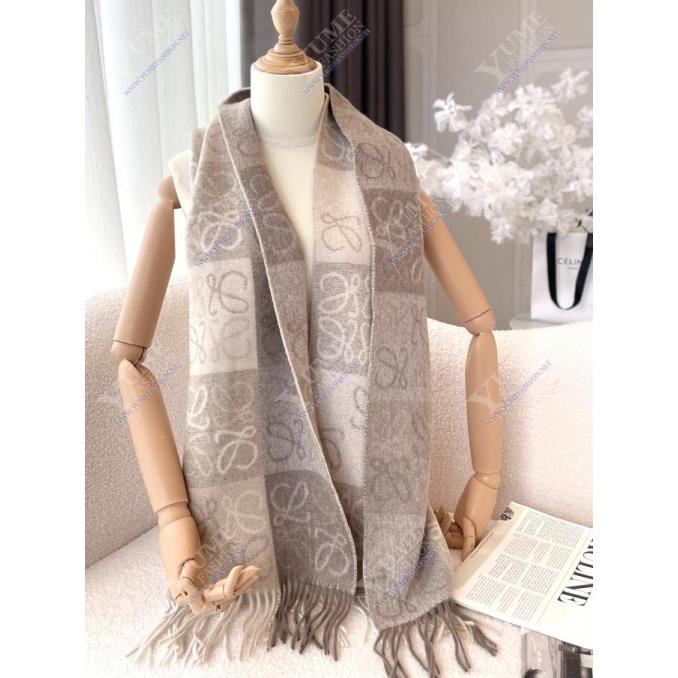 KHĂN CHOÀNG CỔ LOEWE Khan Choàng Loewe